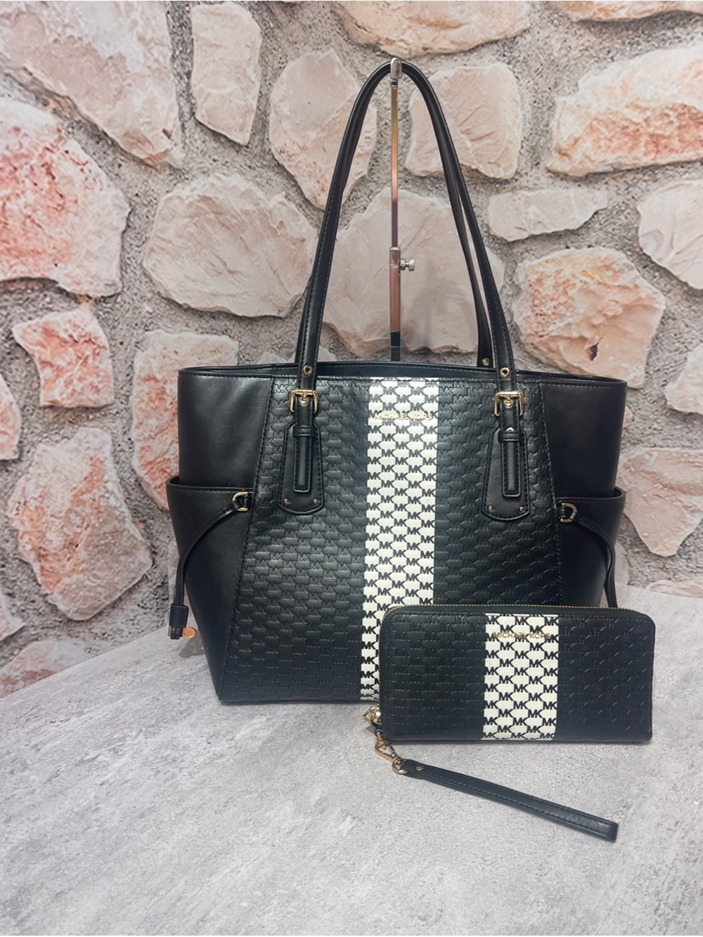 Michael Kors Voyager Center Stripe Tote & Matching Wallet Black/White Logo